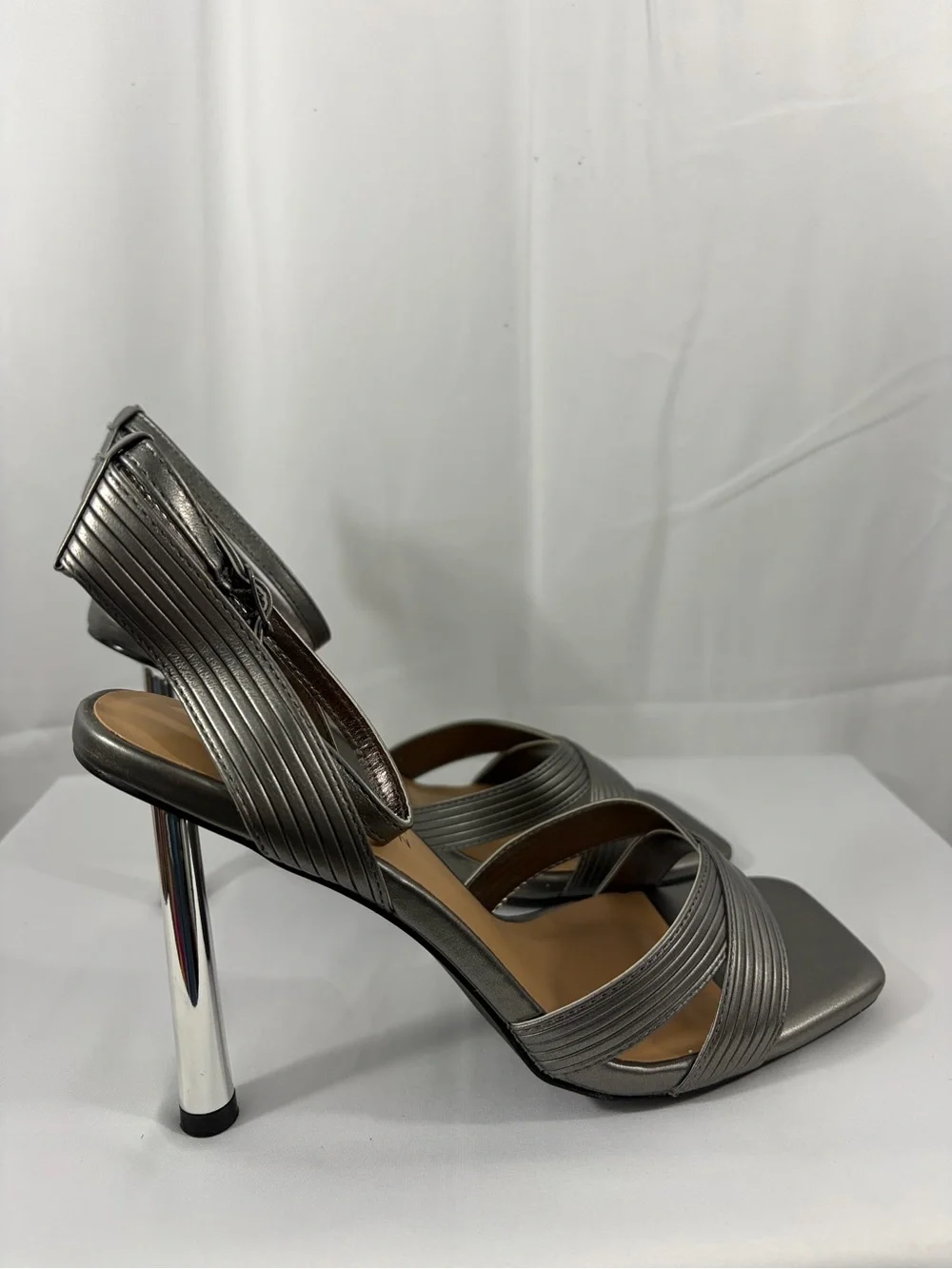 NWT Journee Women’s Size 10 Metallic Silver Strappy High Heels